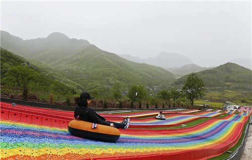 象山彩虹滑草场